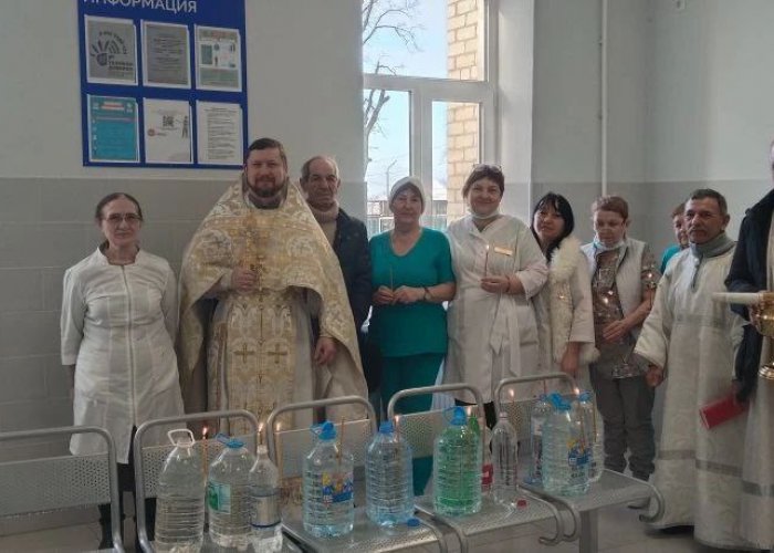 Настоятель храма Св. Серафима Саровского п. Красносельский, посетил местную поликлинику