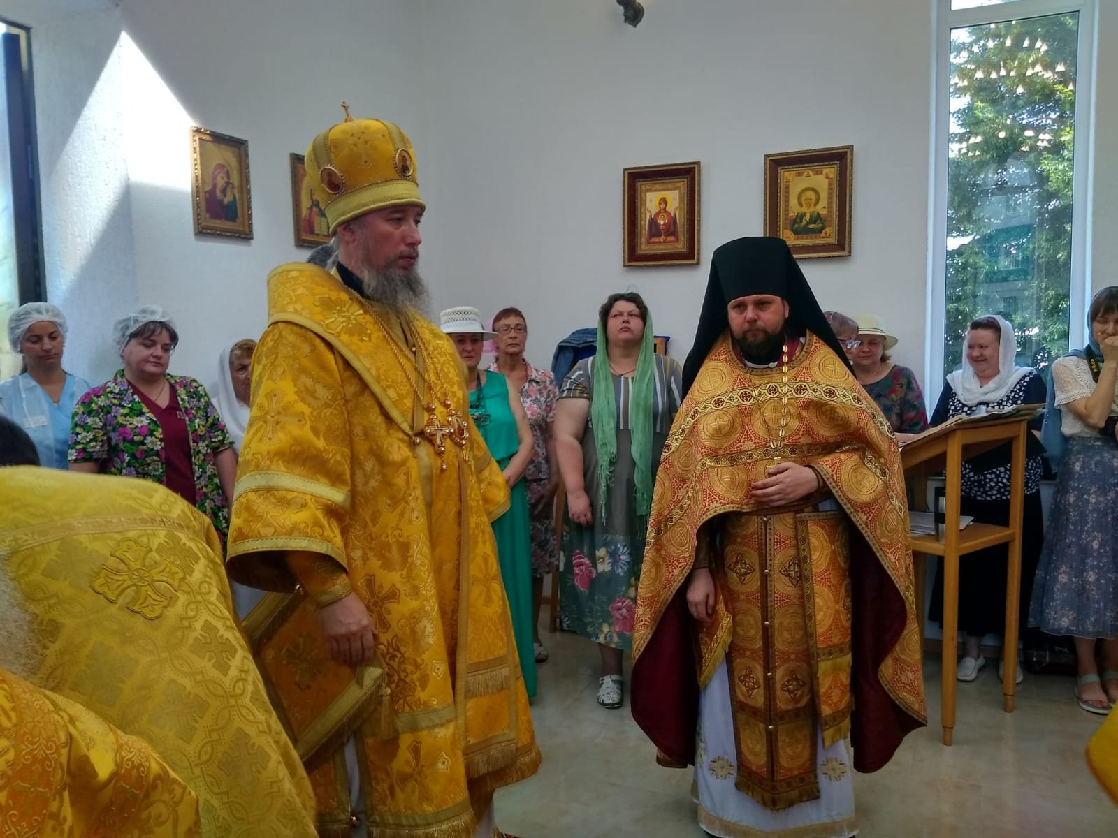 Первая литургия в часовне именованной в честь  Святителя Луки исп., архиеп. Семфиропольского и Крымского