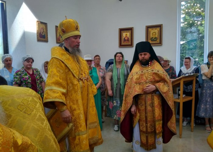 Первая литургия в часовне именованной в честь  Святителя Луки исп., архиеп. Семфиропольского и Крымского