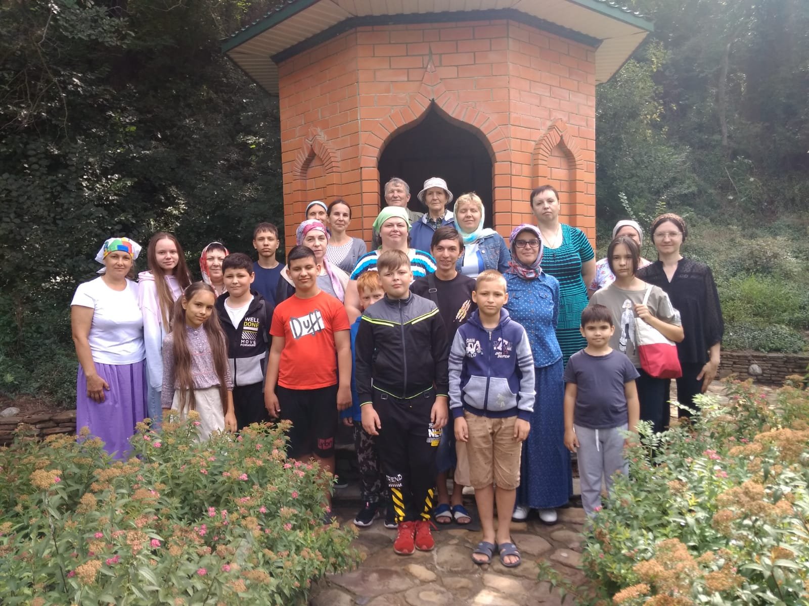 Воспитанники Воскресной школы, вместе с родителями посетили святой источник в честь Казанской иконы Божьей Матери
